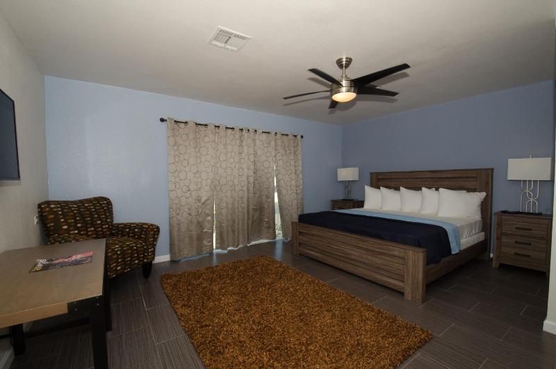 Pool Suite image 3