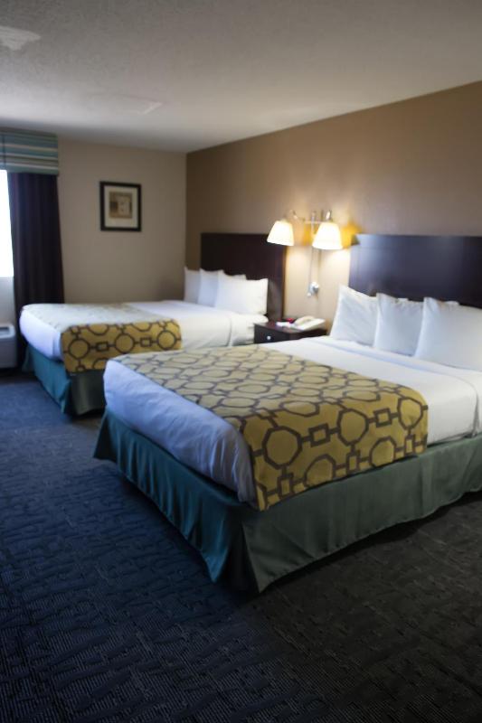 Queen Room with Two Queen Beds - Non-Smoking image 2