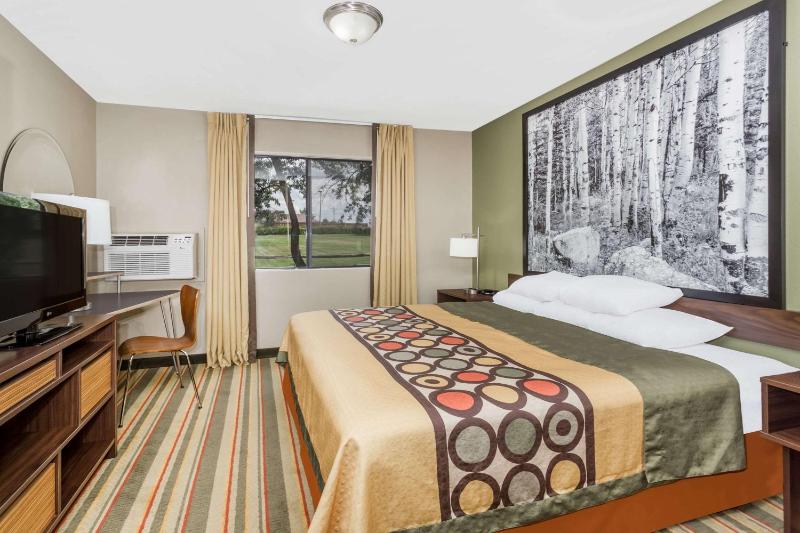 King Room- Non-Smoking image 3