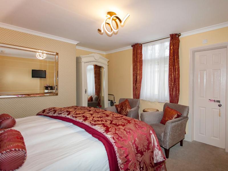 Deluxe Twin Room image 3