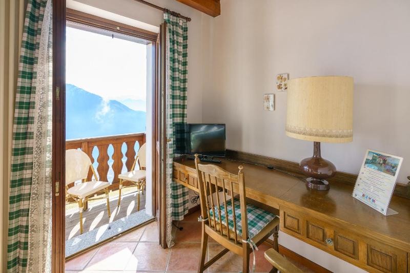 Junior Suite with Balcony image 3