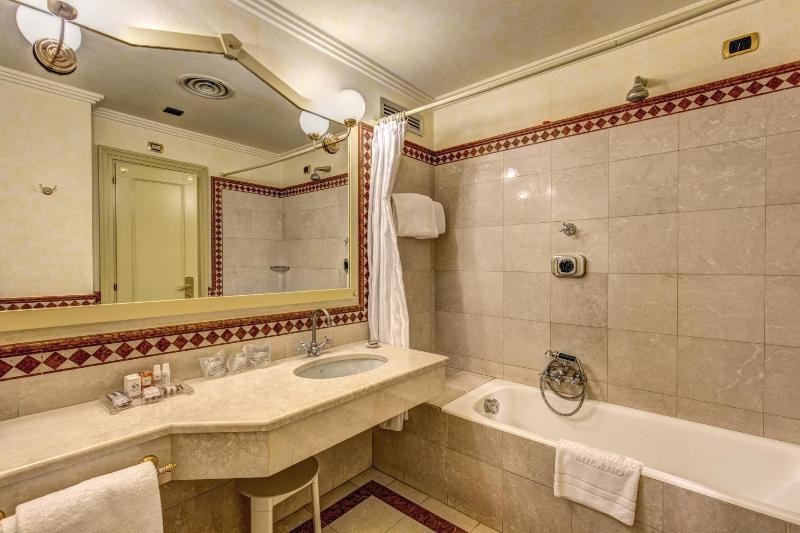 Superior Double or Twin Room image 2