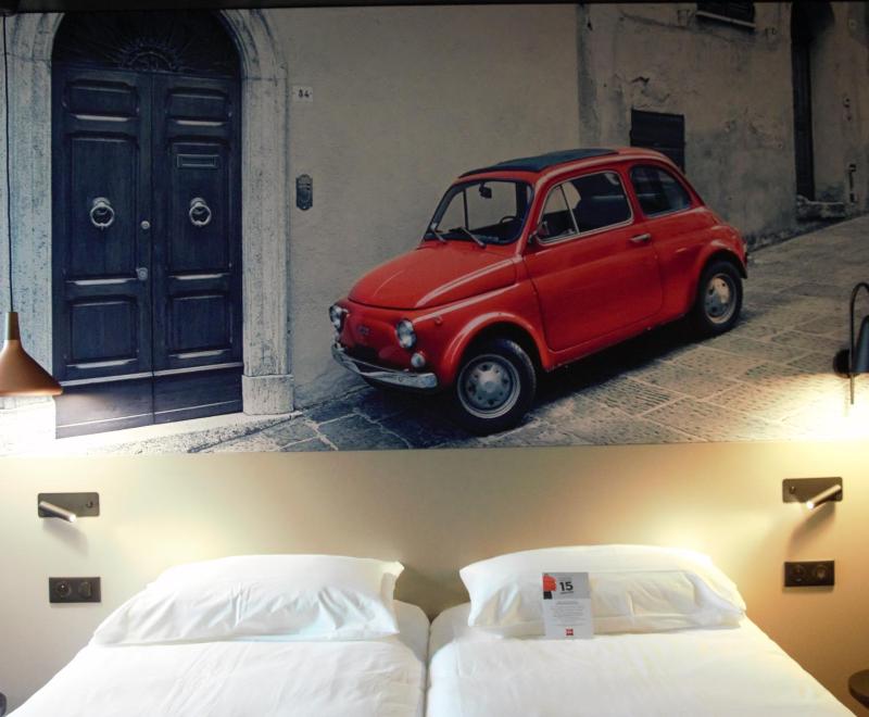 Standard Twin Room image 2