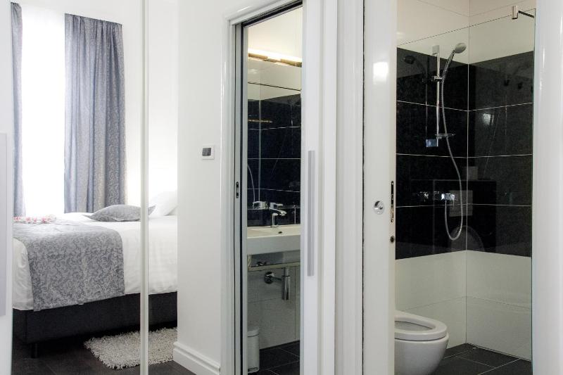 Superior Double Room with City View image 1