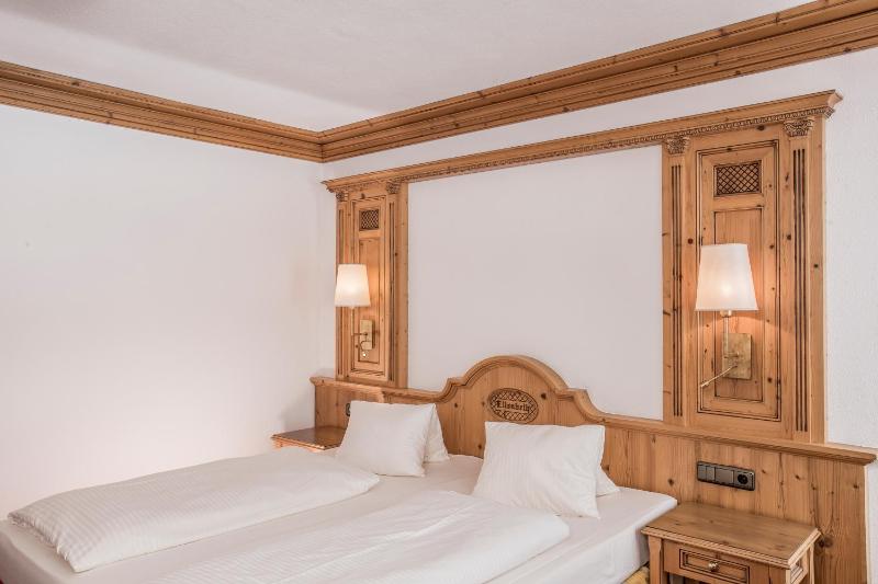 Standard Double Room image 3