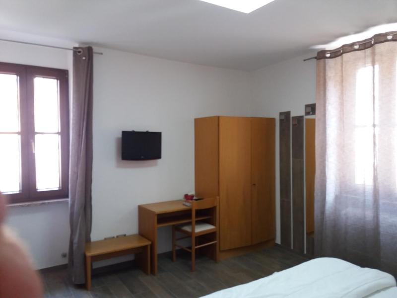 Double or Twin Room image 4