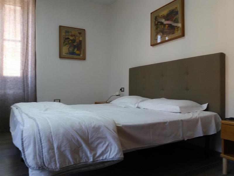 Double or Twin Room image 3