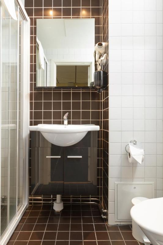 Single Room image 4