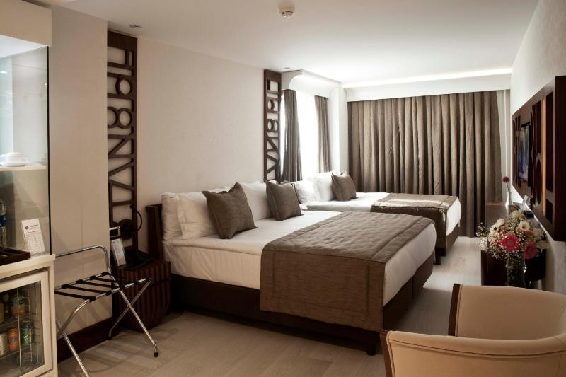 Family Room image 1