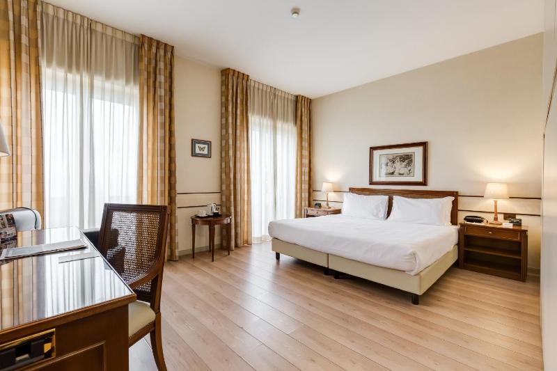 Superior Room with Sofa Bed image 3