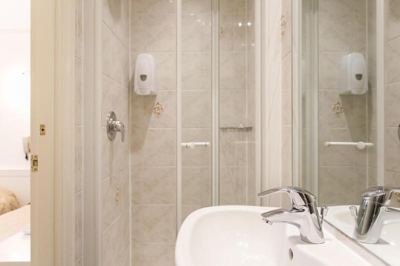 Double or Twin Room with Bathroom image 2
