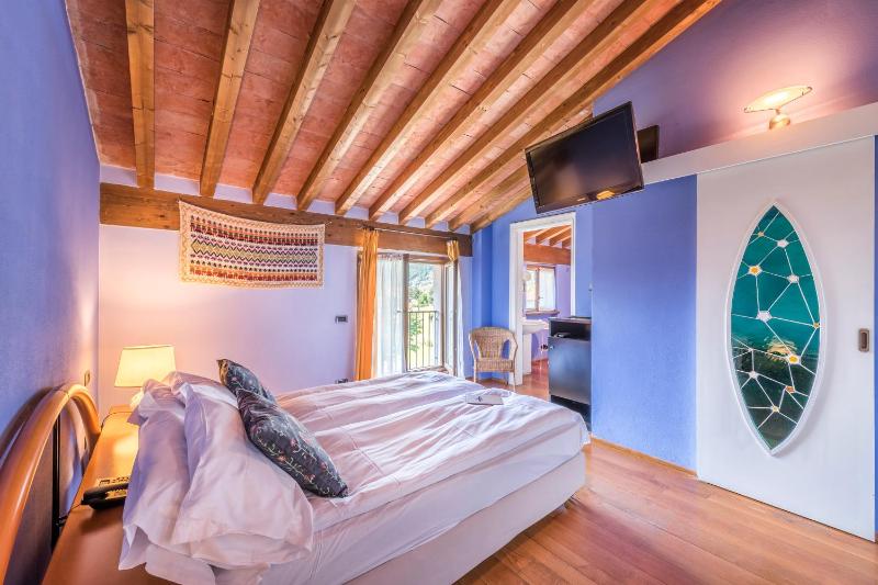 Superior Double Room with Spa Bath image 4