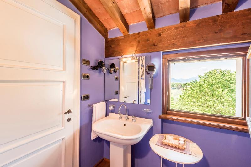 Superior Double Room with Spa Bath image 3