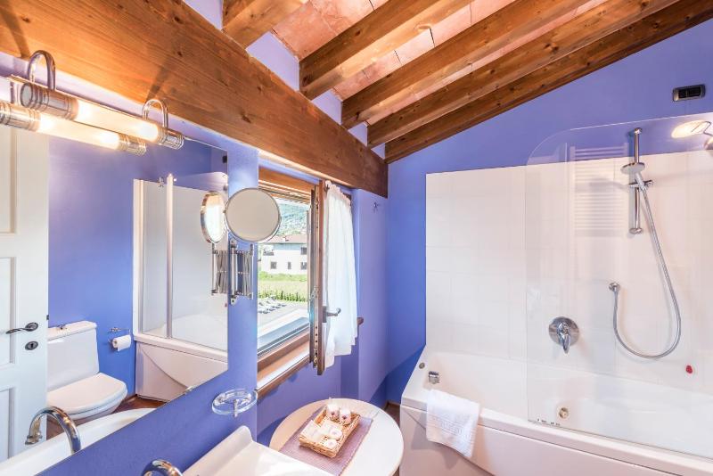 Superior Double Room with Spa Bath image 2