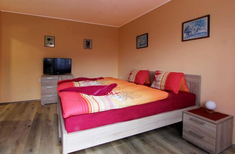 Double Room with Extra Bed image 2