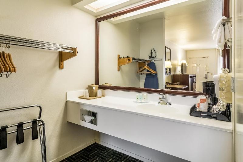 Double Room with Two Double Beds - Non-Smoking image 2