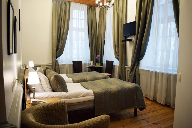 Twin Room image 2
