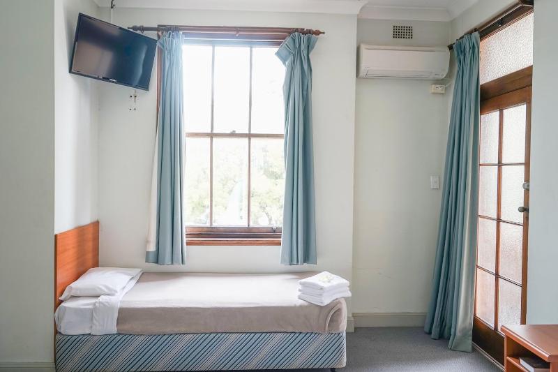 Triple Room with Private Bathroom image 2