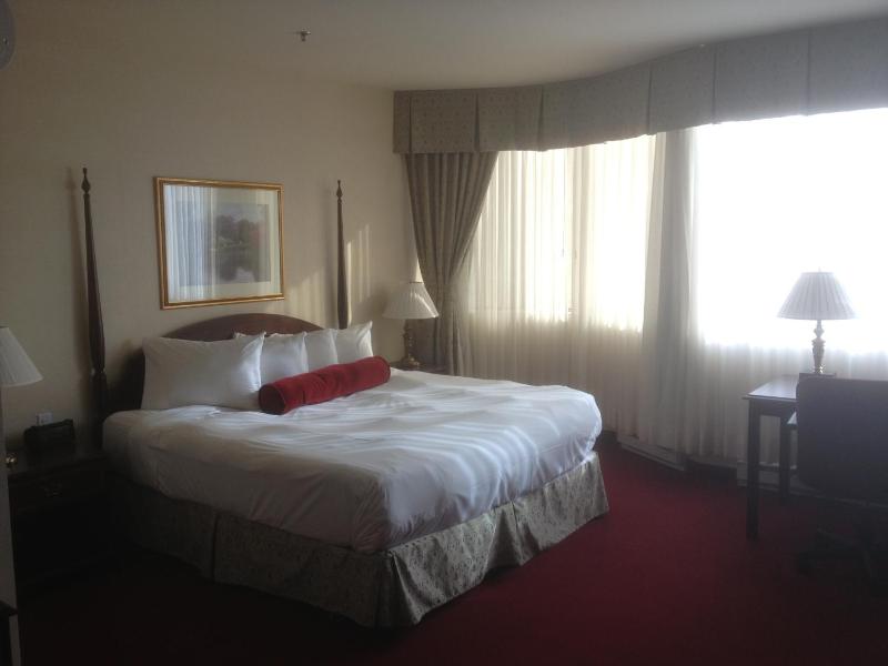 Executive Queen Suite - Non-Smoking