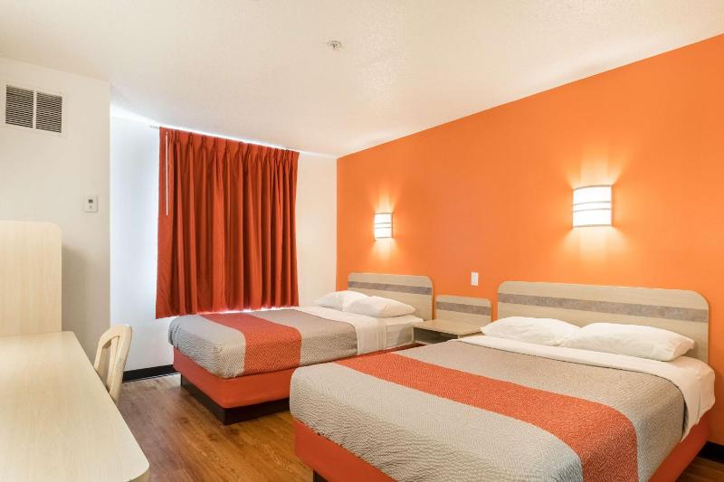 Quadruple Room - Non-Smoking image 4
