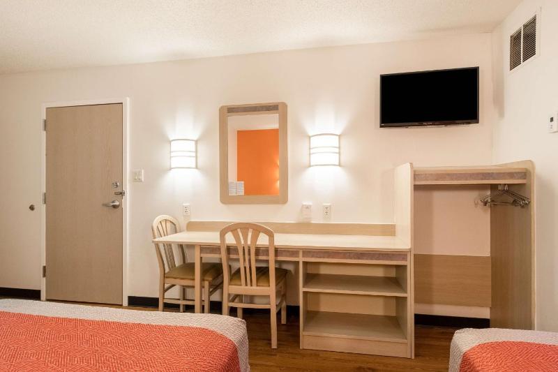 Quadruple Room - Smoking image 3