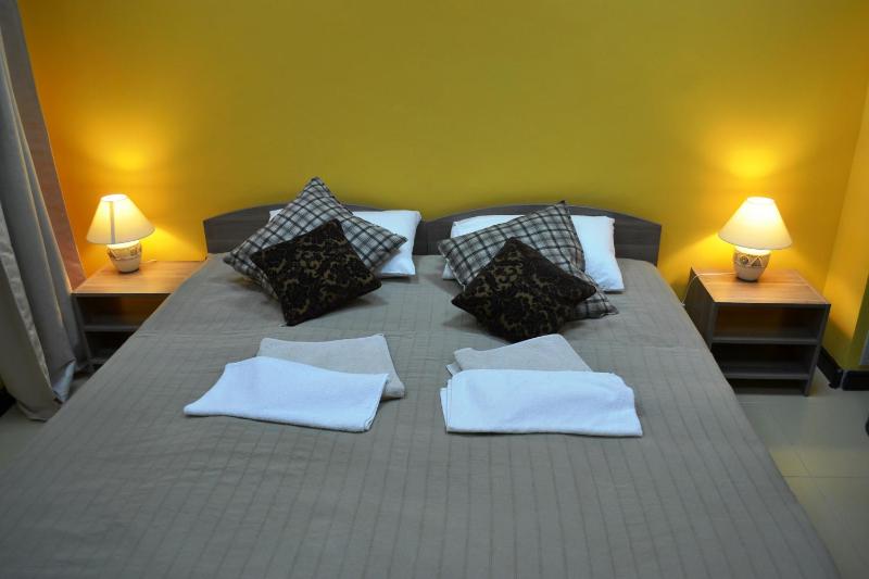 Double Room with Extra Bed image 2