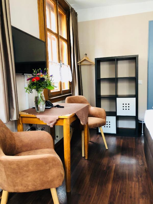 Double Room image 3