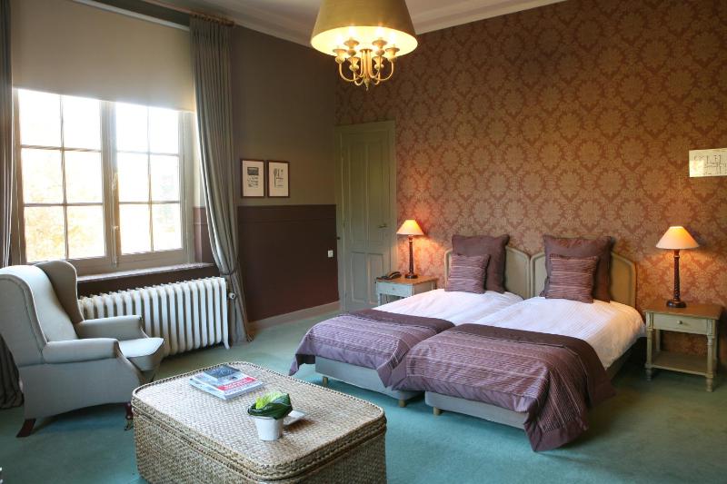 Standard Double Room image 4