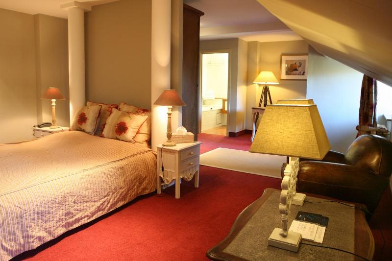 Deluxe Double Room image 4