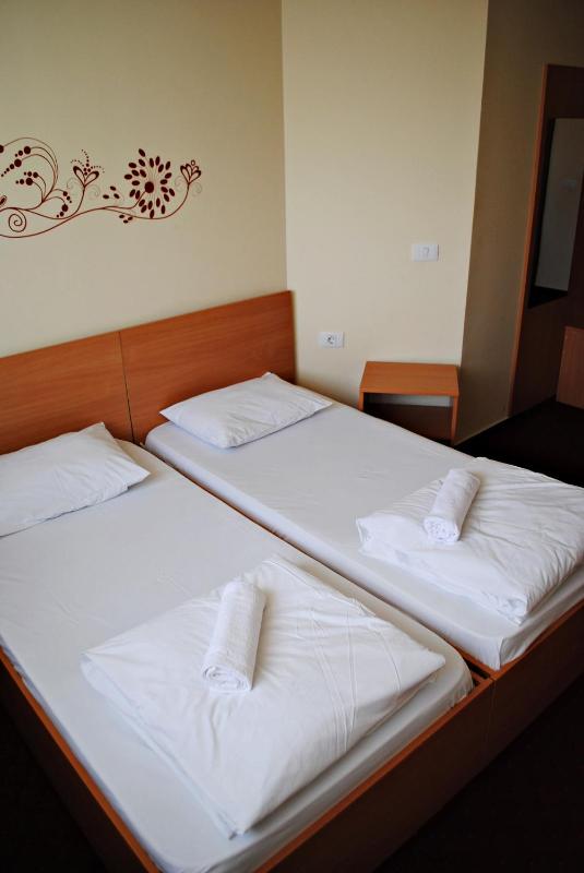 Superior Twin Room image 2