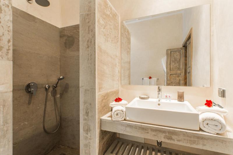 Villa YENMOZ en exclusivité avec piscine privée dans la Palmeraie - image 5