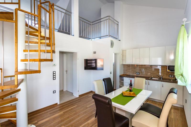 Apartment - Split Level image 2