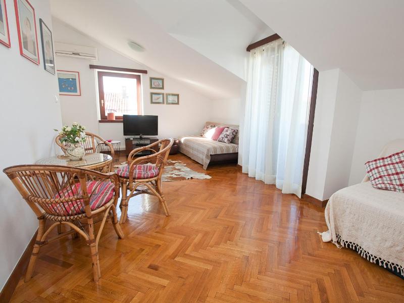 Two-Bedroom Apartment with Balcony and Sea View image 2