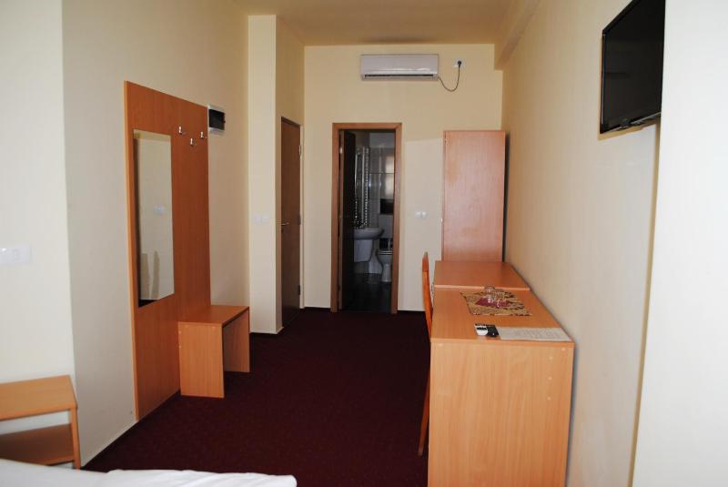 Superior Twin Room image 4