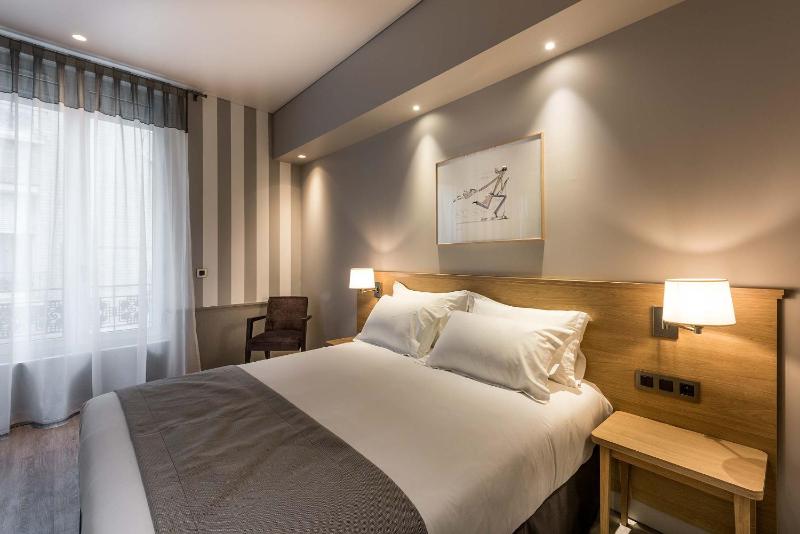 Junior Suite (2 Adults) image 2