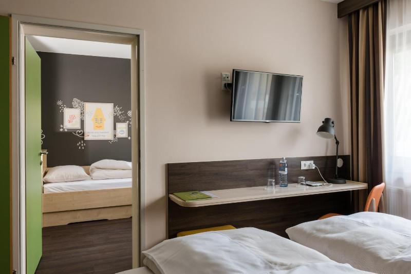 Single Room image 4