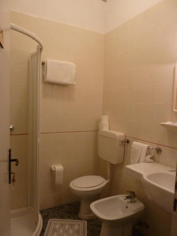 Single Room with Private External Bathroom image 4