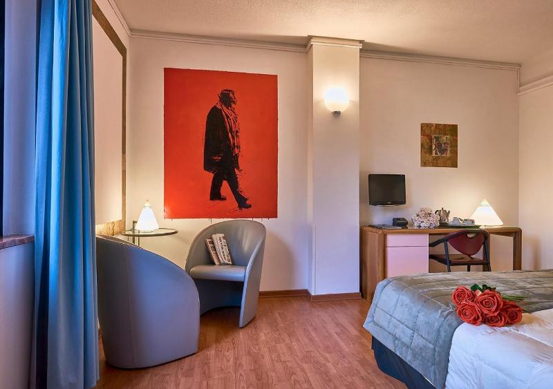 Superior Double Room image 3