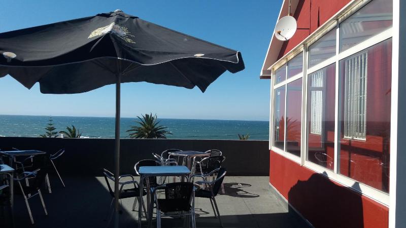 Standard Twin Room with Shared Bathroom image 2