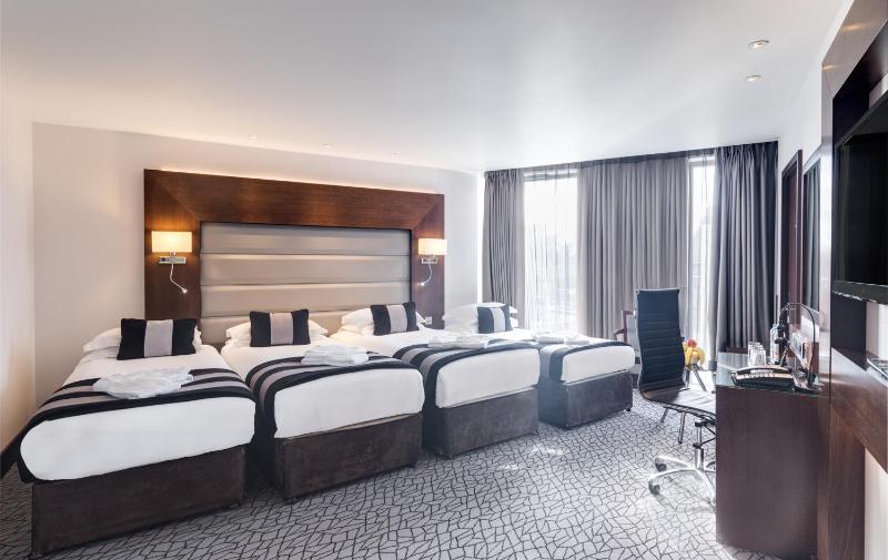 Deluxe Quadruple Room image 1