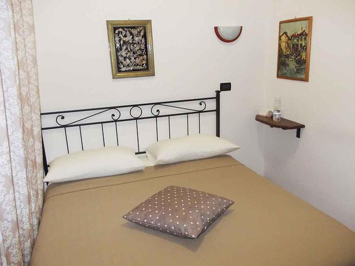Single Room image 3