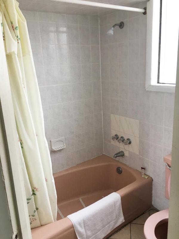 Queen Room image 2