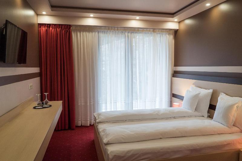 Double Room with Private Bathroom image 3