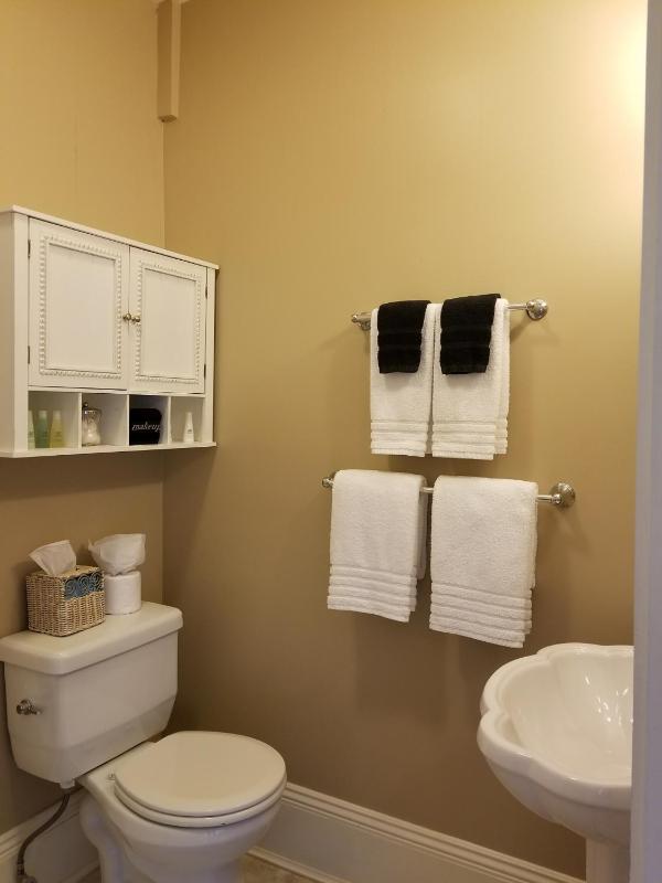 Queen Room image 2
