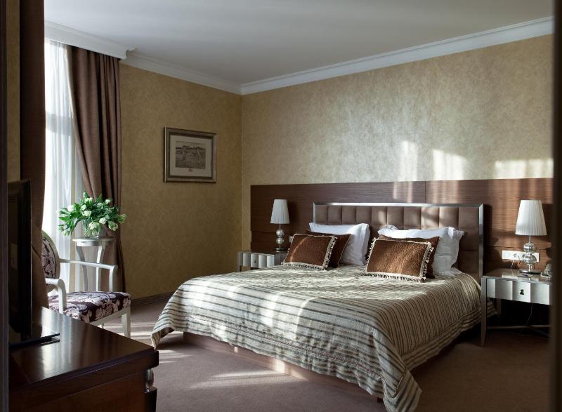 Executive Suite image 3