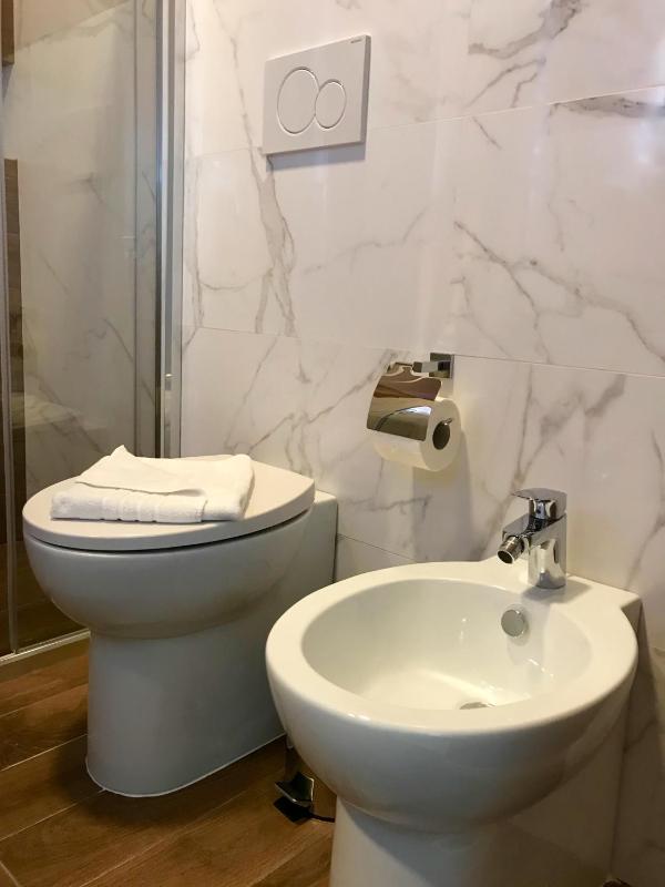 Deluxe Queen Room image 2