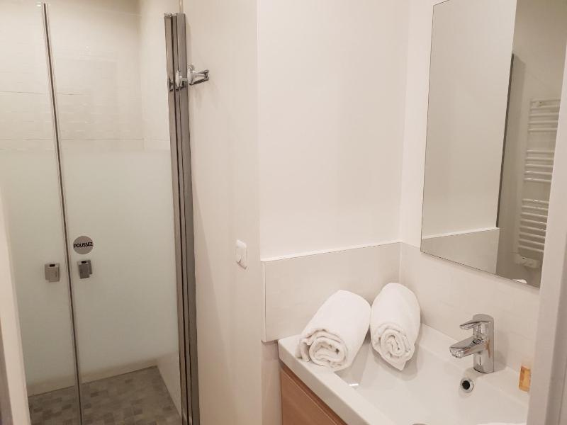 One-Bedroom Apartment image 4