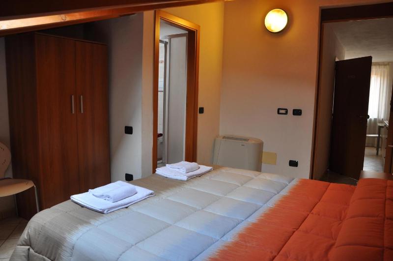 Double Room with Private Bathroom image 4