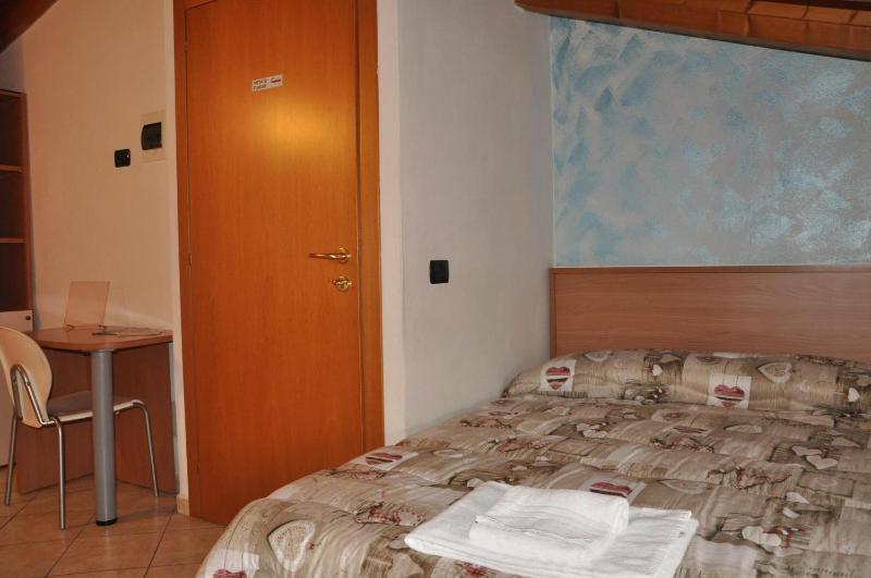 Quadruple Room with Private Bathroom image 3