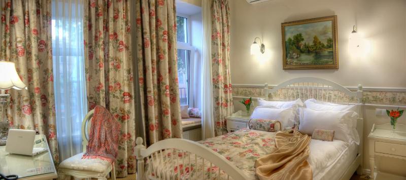 Classic Single Room image 3